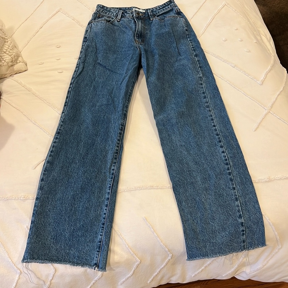 Straight leg denim jeans from Meshki. Size 8, but fits closer to a size 4-6.